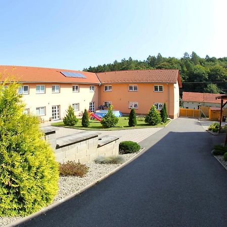 Cerny Kocour Apart Hotel Sarovy Exterior photo