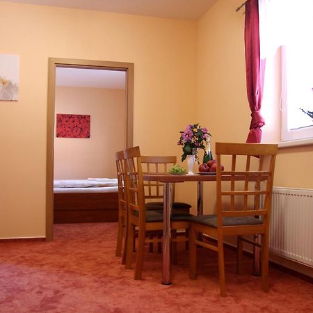 Cerny Kocour Apart Hotel Sarovy Exterior photo