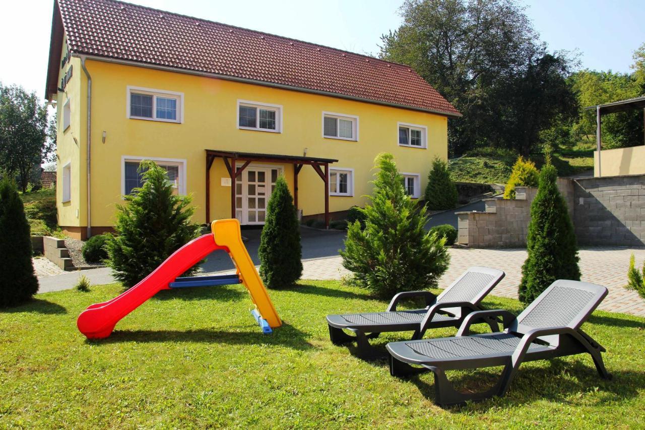 Cerny Kocour Apart Hotel Sarovy Exterior photo
