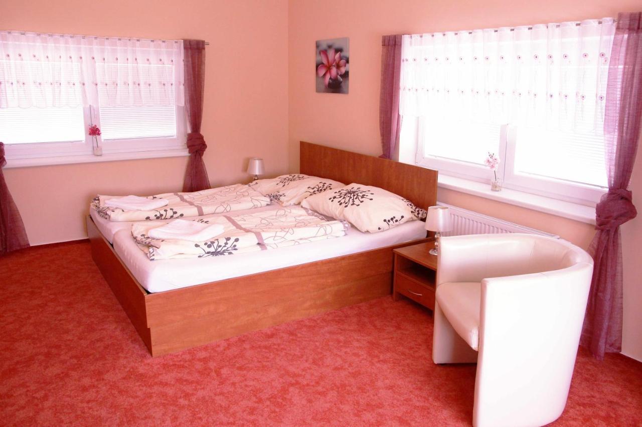 Cerny Kocour Apart Hotel Sarovy Exterior photo