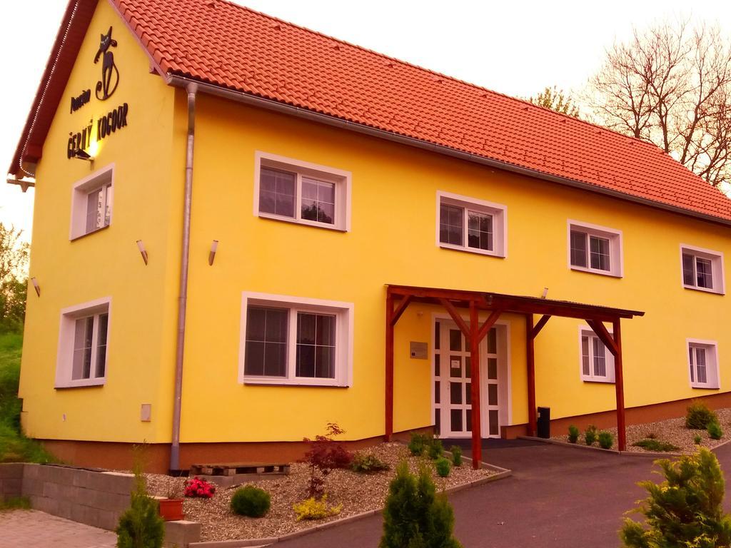 Cerny Kocour Apart Hotel Sarovy Exterior photo